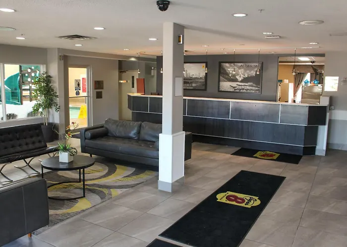 Pet Friendly hotel: Super 8 By Wyndham Edmonton South