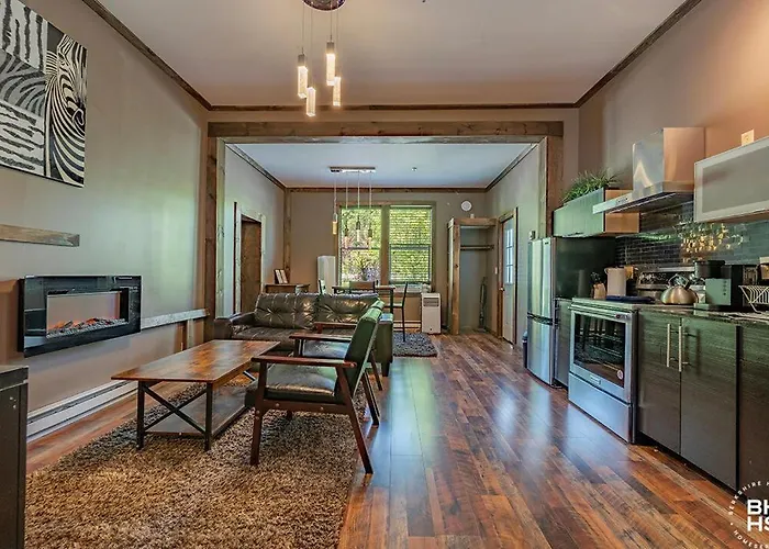 Pet Friendly hotel: Downhill Lodge Condominium