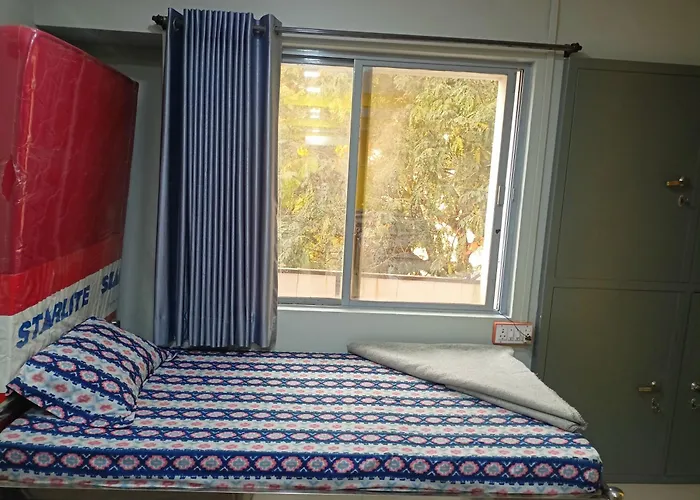 Airport Hotel: Shiv Sai Dormitory