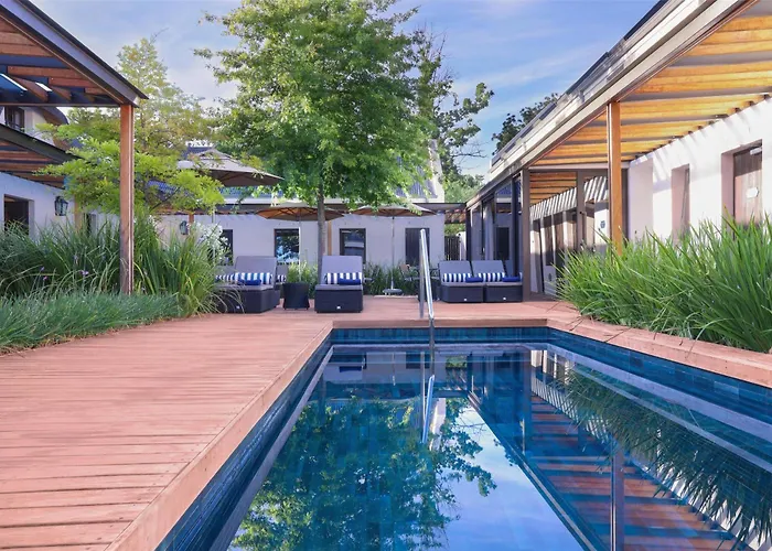 Hotel with pool: Southern Sun De Wagen