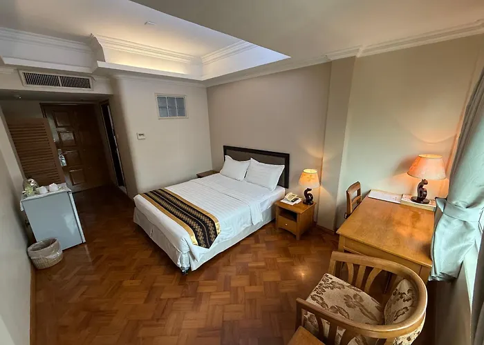 Grand Laurel Hotel