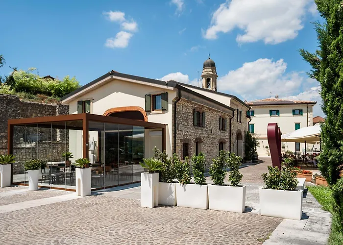 Castrum Wine Relais