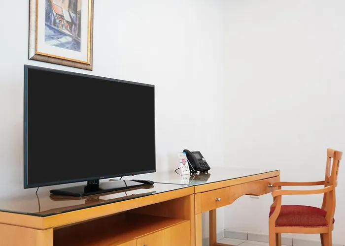 Hotel near College: Roda Al Murooj Residences