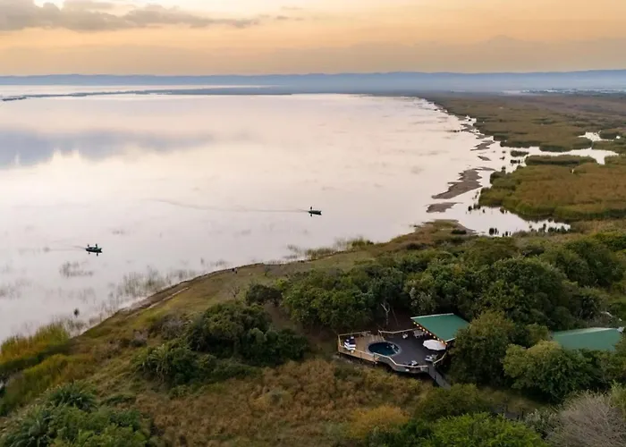 Beach hotel: Makakatana Bay Lodge