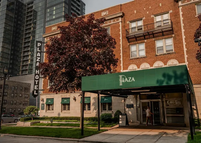 Beach hotel: The Plaza Hotel - Milwaukee