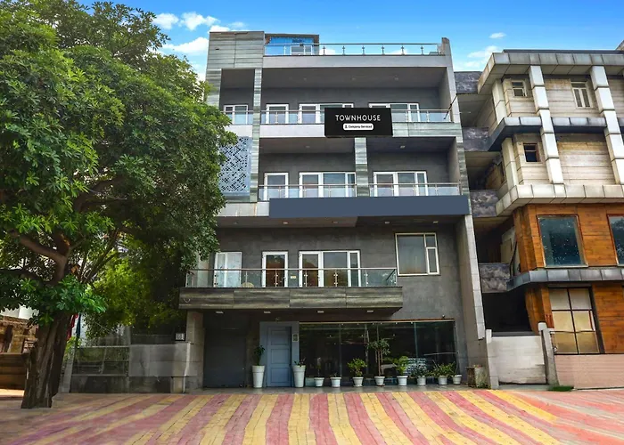 Dog friendly hotels Super Townhouse Rohini Sector 23