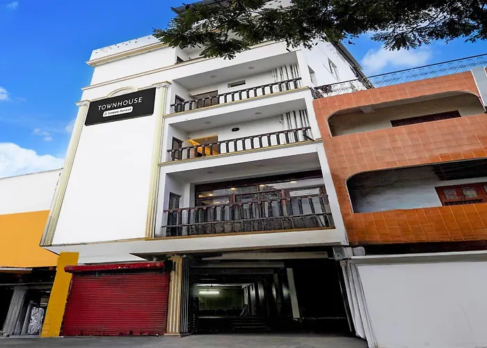 Super Townhouse White Town Near Rock Beach