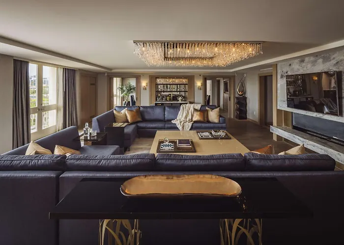  L'Ermitage Beverly Hills