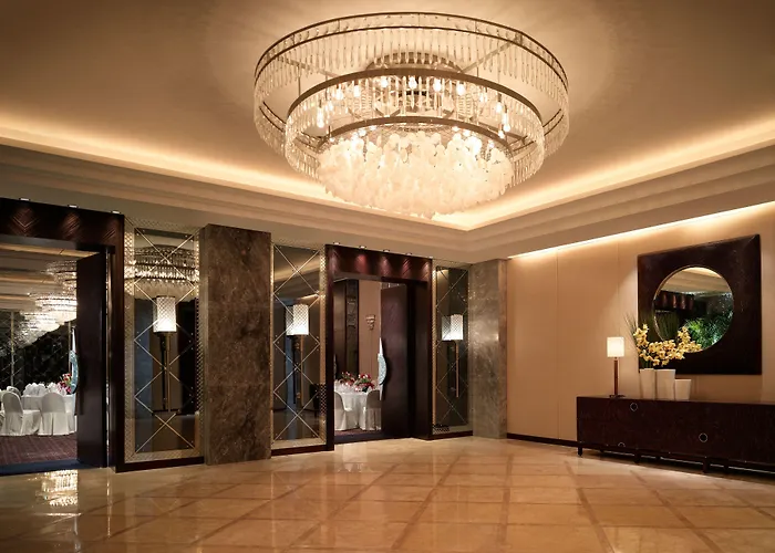 5 star hotel: The Peninsula Manila