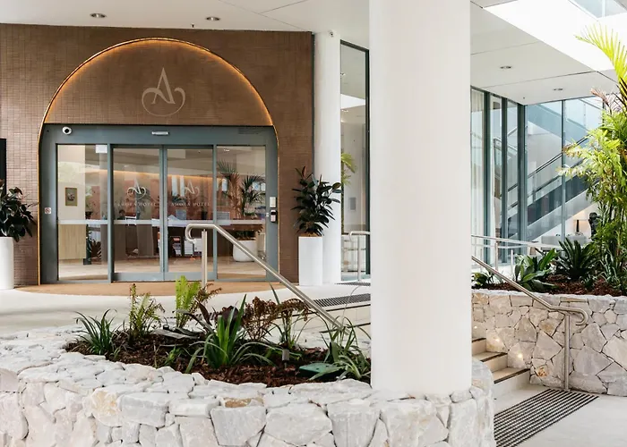 Hotel with pool: Amora Hotel Brisbane