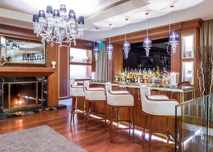 Hotel con piscina: Hotel Century