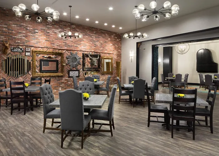 Hotel with pool: Sheraton Oklahoma City Downtown Hotel