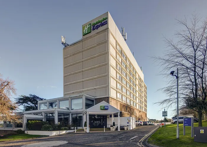 Hotel nahe College: Holiday Inn Express Edinburgh City West By Ihg