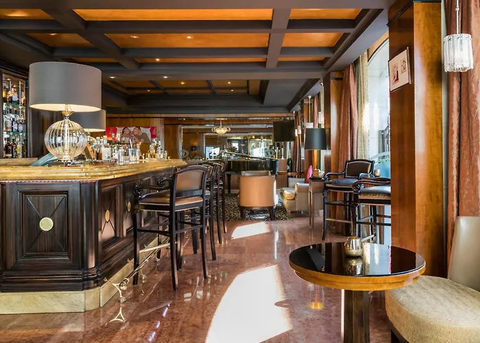 Luxury hotel only: Warwick Grand-Place Brussels