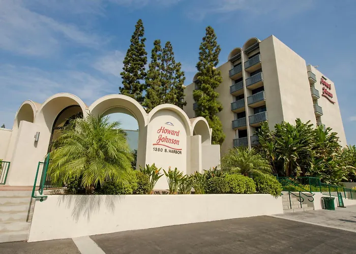 Howard Johnson By Wyndham Anaheim Hotel And Water Playground