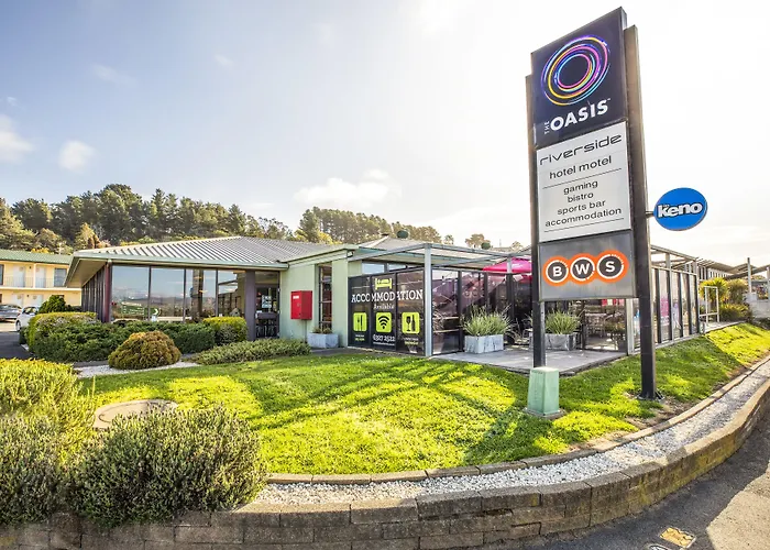 Hotel near College: Nightcap At Riverside Hotel