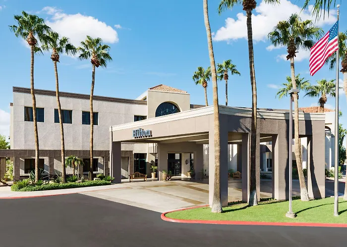 Luxury hotel only: Hilton Phoenix Airport