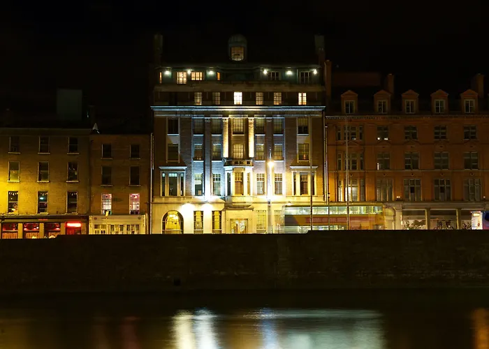 Hotel near College: The Clarence