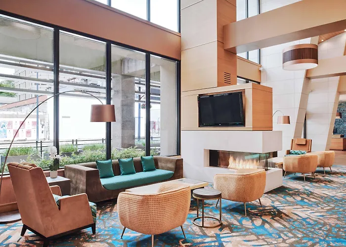 Hotel with pool: Residence Inn By Marriott Vancouver Downtown