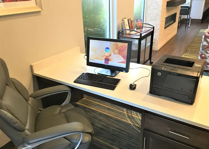 Hotel barato: Comfort Suites Nashville Airport - Bna