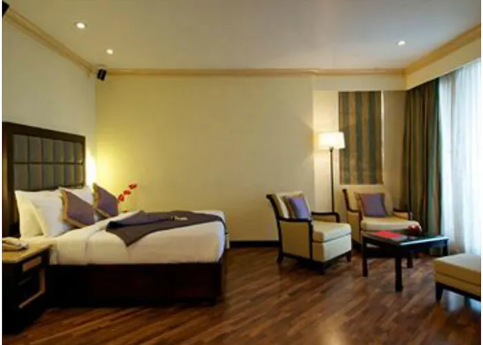5 star hotel: Vivanta Ernakulam, Marine Drive
