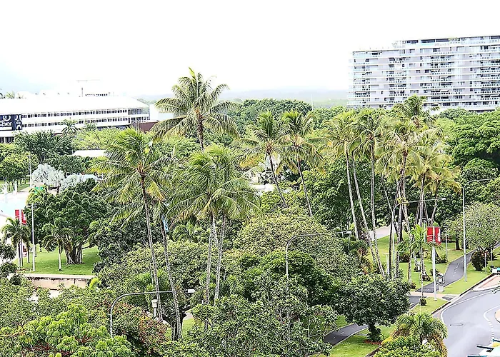 Hotel with Tennis: Cairns Aquarius