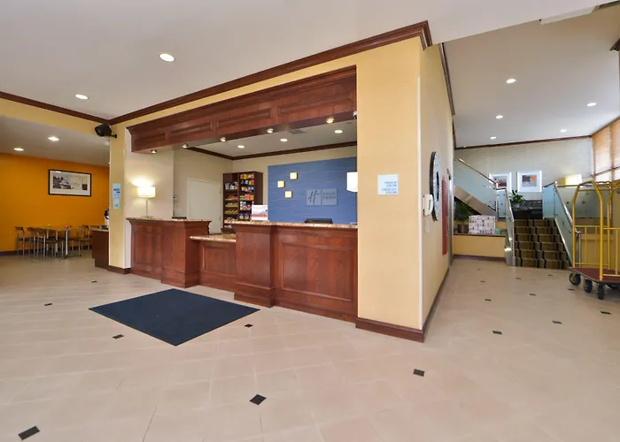 3 star hotel: Holiday Inn Express Laguardia Airport, An Ihg Hotel