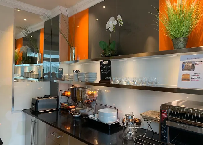 Hotel with view: Henley House Hotel