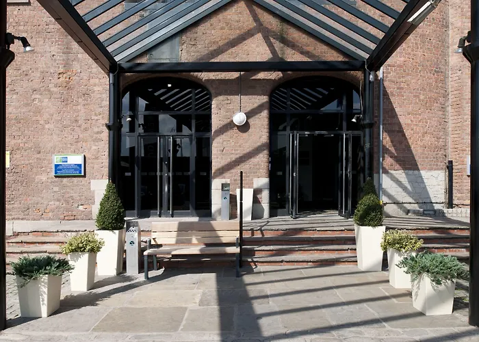 Hotel with Tennis: Holiday Inn Express Liverpool-Albert Dock By Ihg
