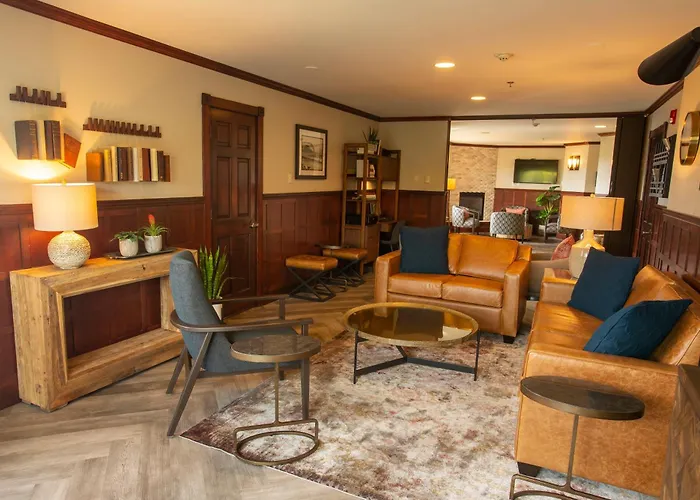 Central hotel: Shearwater Inn