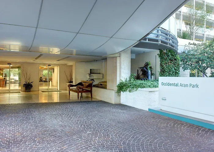 Luxury hotel only: Occidental Aran Park