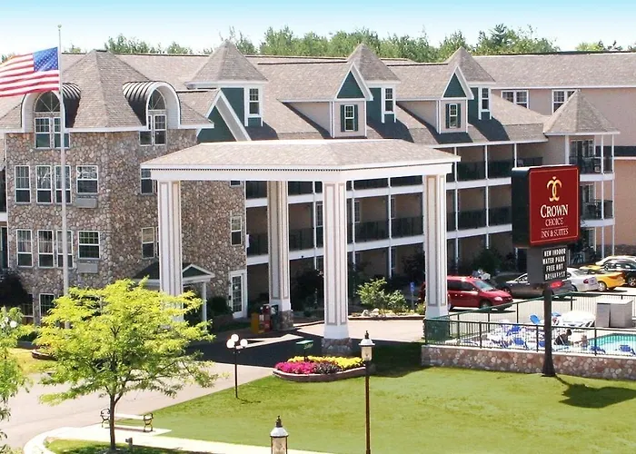 Luxury hotel only: Crown Choice Inn & Suites Lakeview And Waterpark