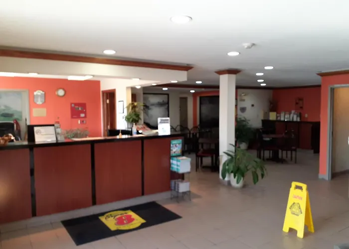 Hotel near Super 8 By Wyndham Niagara Falls
