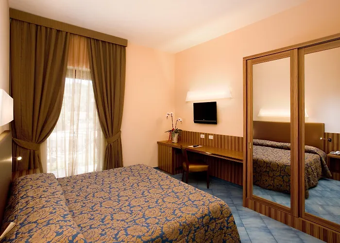 Hotel con tennis: Grand Hotel Due Golfi