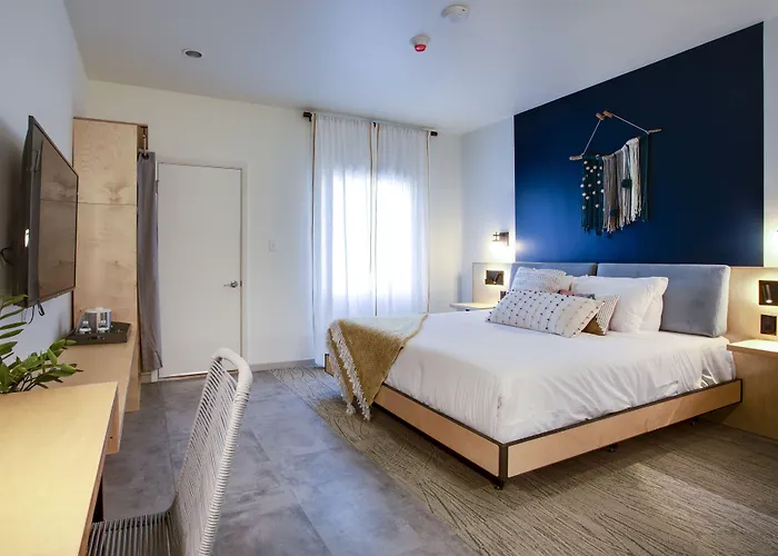 Motel: The Monterey Motel