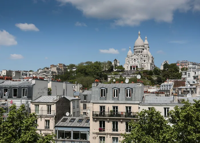 Lodging Le Regent Montmartre By Hiphophostels