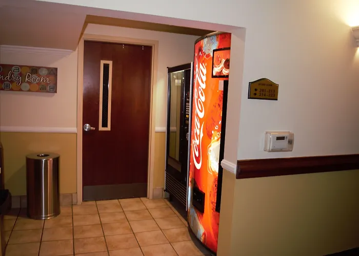 Hotel near College: Best Western Plus Strawberry Inn & Suites