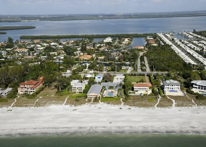 Beach hotel: Silver Sands Gulf Beach Resort By Rva