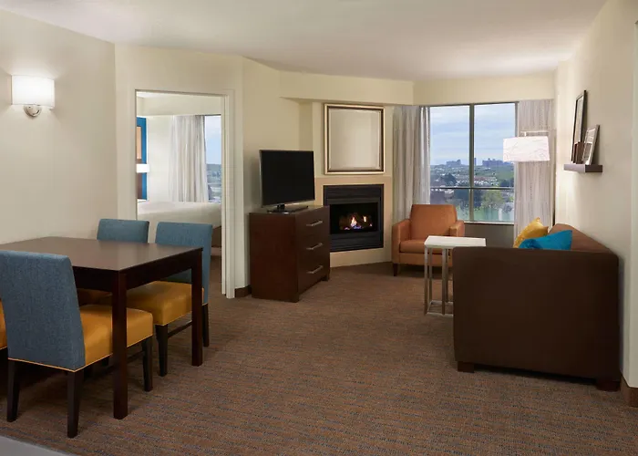 Beach hotel: Residence Inn By Marriott Toronto Airport
