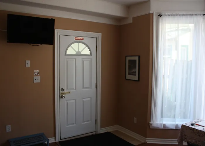 Ellis House