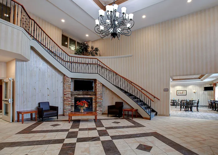 Ski hotel: Days Inn & Suites By Wyndham Collingwood