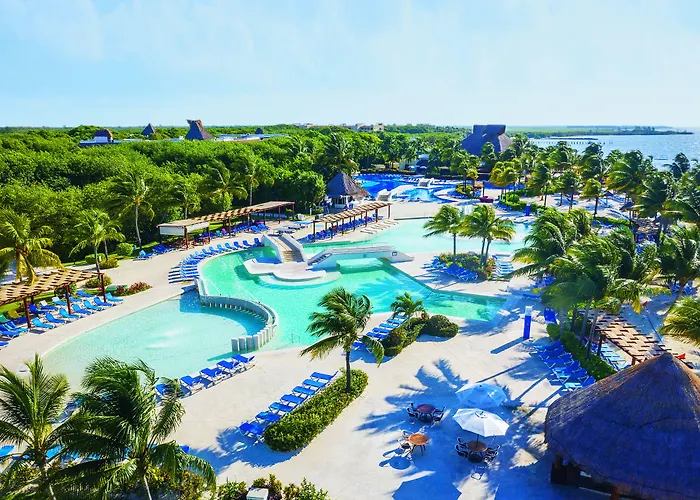 Hotel cerca del colegio: Bluebay Grand Esmeralda