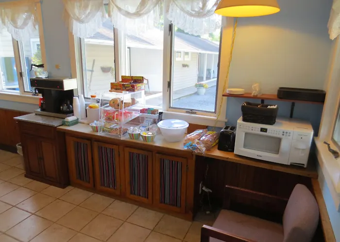 Motel: Hickory Grove Motor Inn - Cooperstown