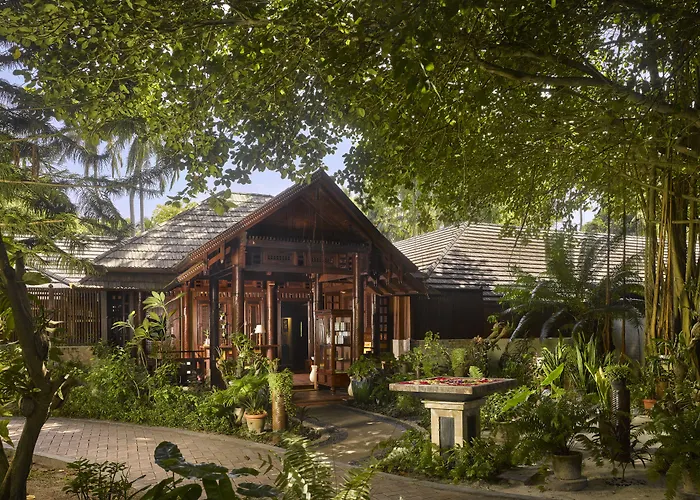 Hotel with pool: Royal Island Resort Maldives
