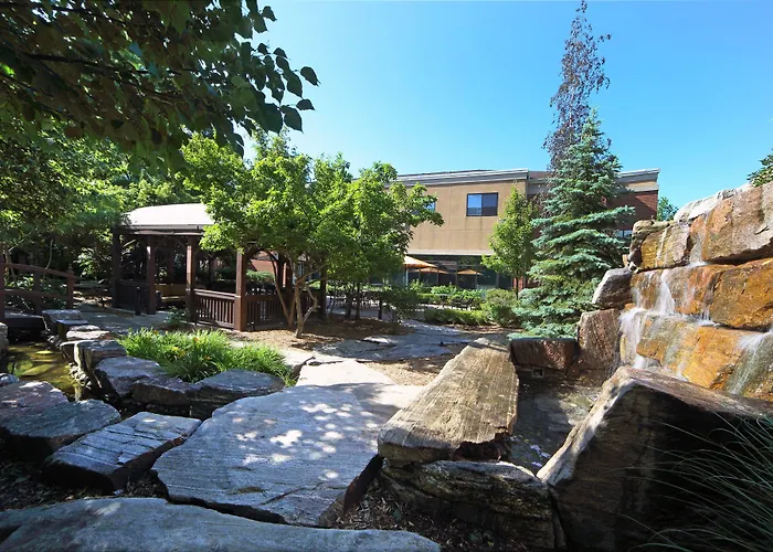 Courtyard By Marriott Hamilton