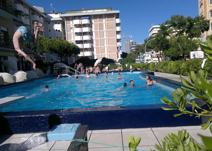 Hotel Amalfi & Restaurant Karaoke Bar