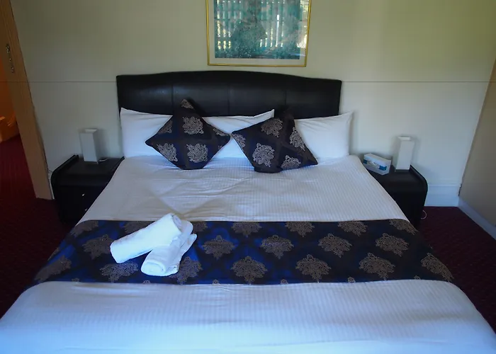Cheap hotels North Shore