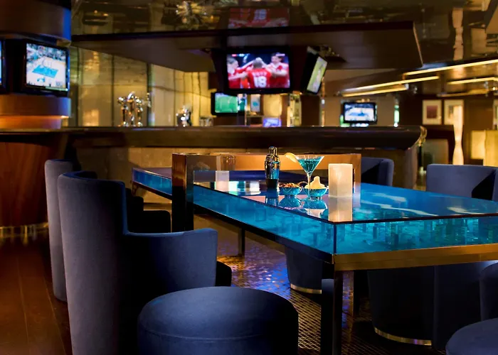 Hotel with Tennis: Hong Kong Skycity Marriott Hotel