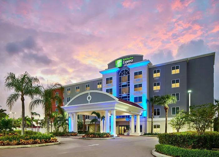 Holiday Inn Express & Suites West By Ihg