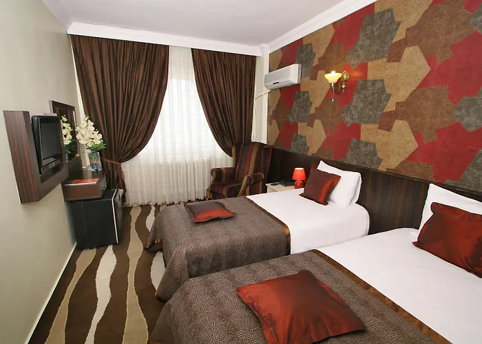 Hotel nahe College: Maya Hotel